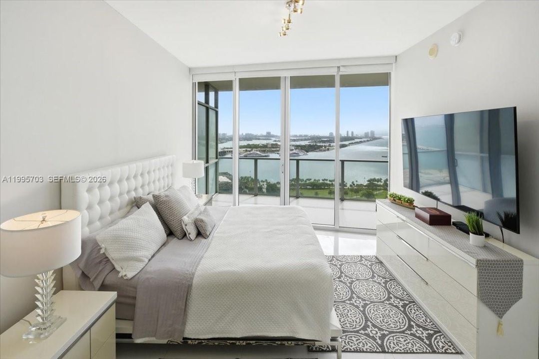 For Sale: $899,000 (2 beds, 2 baths, 1557 Square Feet)