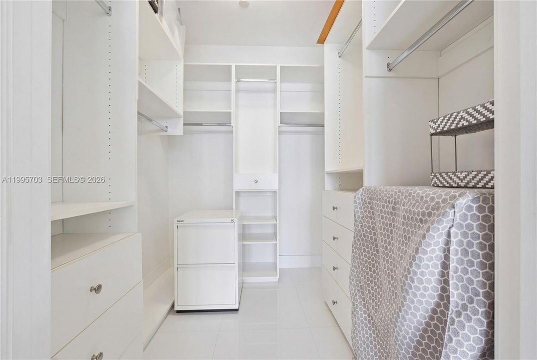 For Sale: $899,000 (2 beds, 2 baths, 1557 Square Feet)