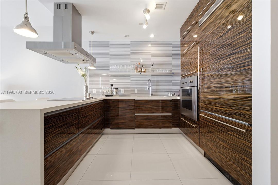 For Sale: $899,000 (2 beds, 2 baths, 1557 Square Feet)