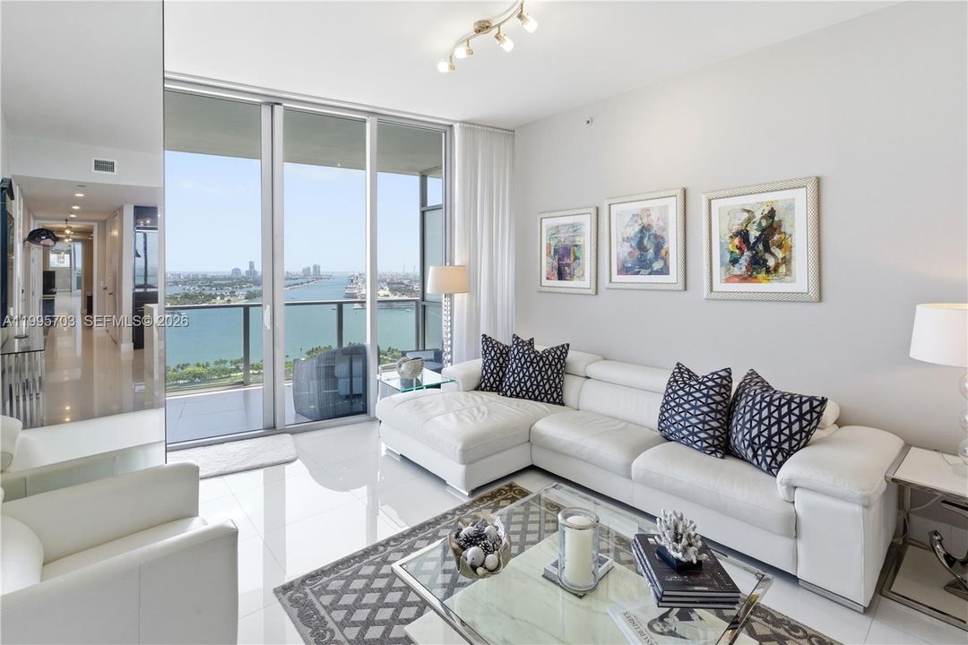 For Sale: $899,000 (2 beds, 2 baths, 1557 Square Feet)