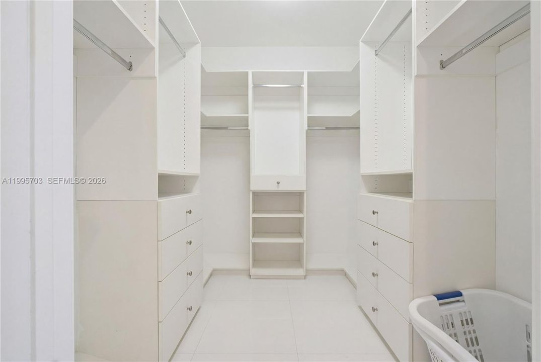 For Sale: $899,000 (2 beds, 2 baths, 1557 Square Feet)