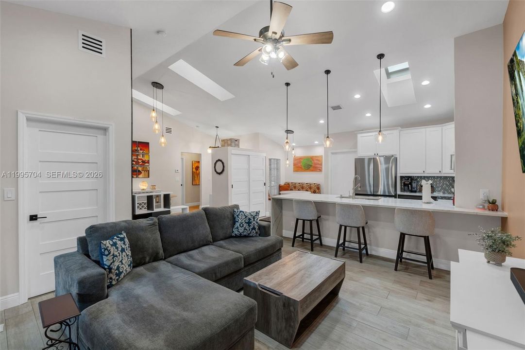 For Rent: $3,600 (3 beds, 2 baths, 1406 Square Feet)