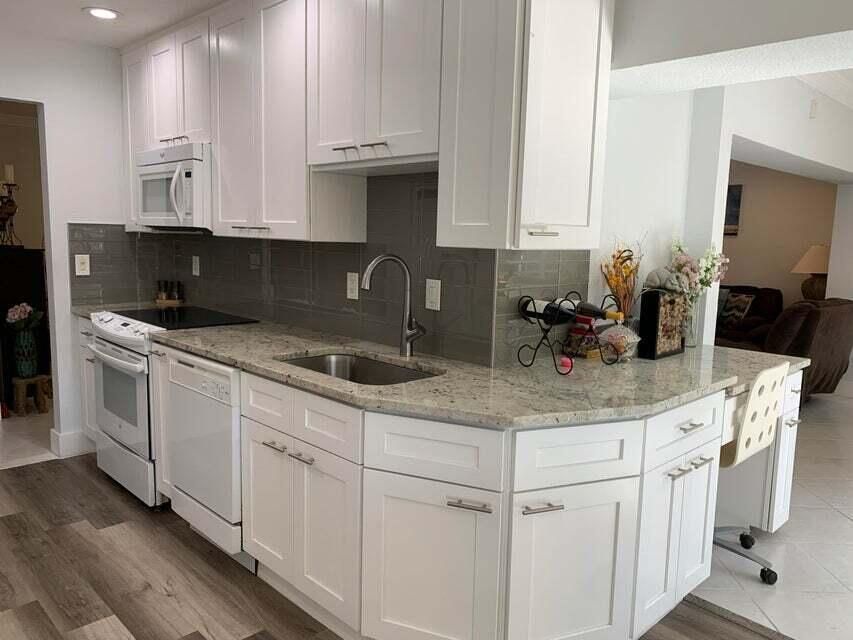 3230 Aqua Vista Kitchen 3