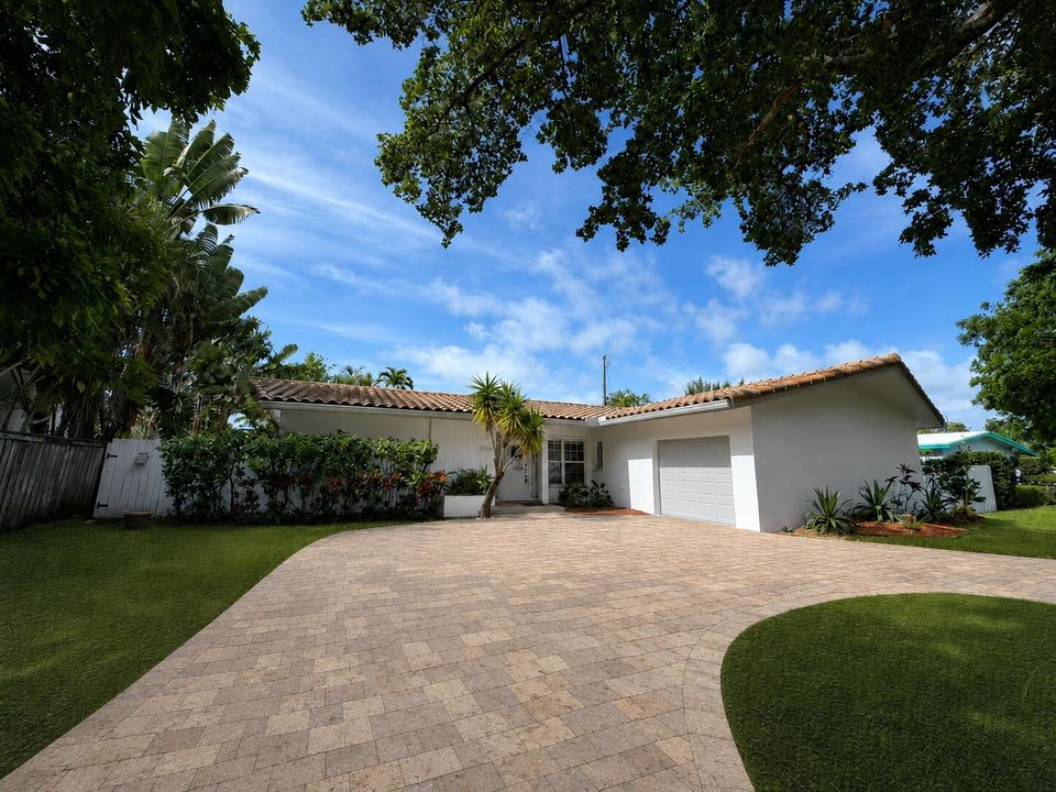3230 Aqua Vista Exterior 1