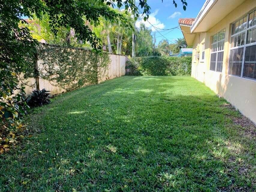 3230 Aqua Vista Backyard