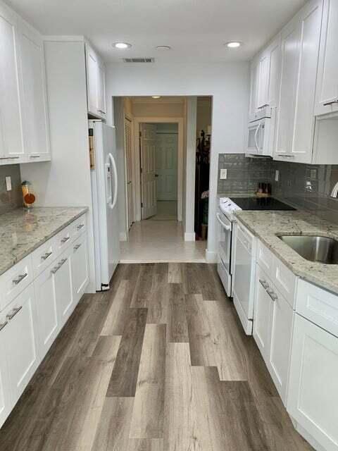 3230 Aqua Vista Kitchen 4