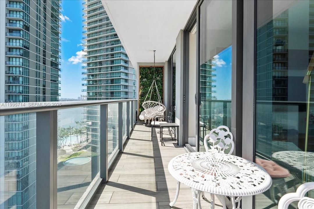 En Venta: $819,000 (3 camas, 2 baños, 1110 Pies cuadrados)