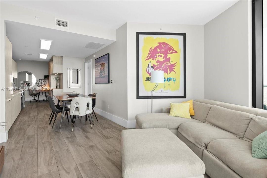 En Venta: $819,000 (3 camas, 2 baños, 1110 Pies cuadrados)