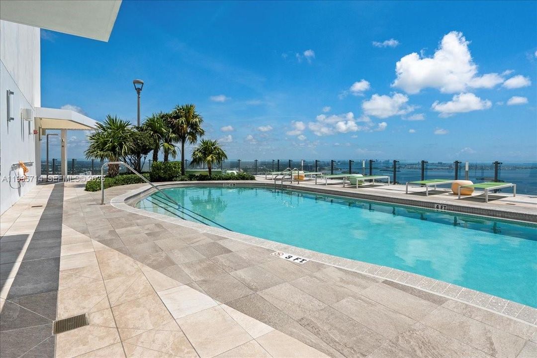 En Venta: $819,000 (3 camas, 2 baños, 1110 Pies cuadrados)