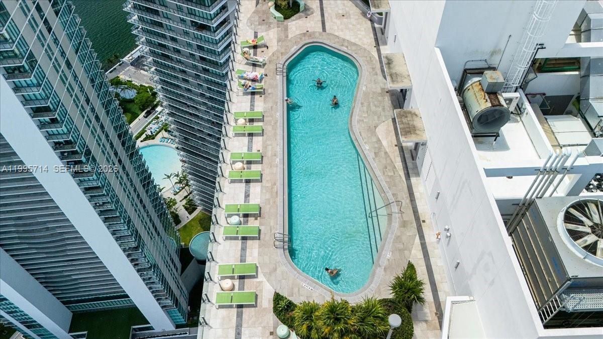 En Venta: $819,000 (3 camas, 2 baños, 1110 Pies cuadrados)