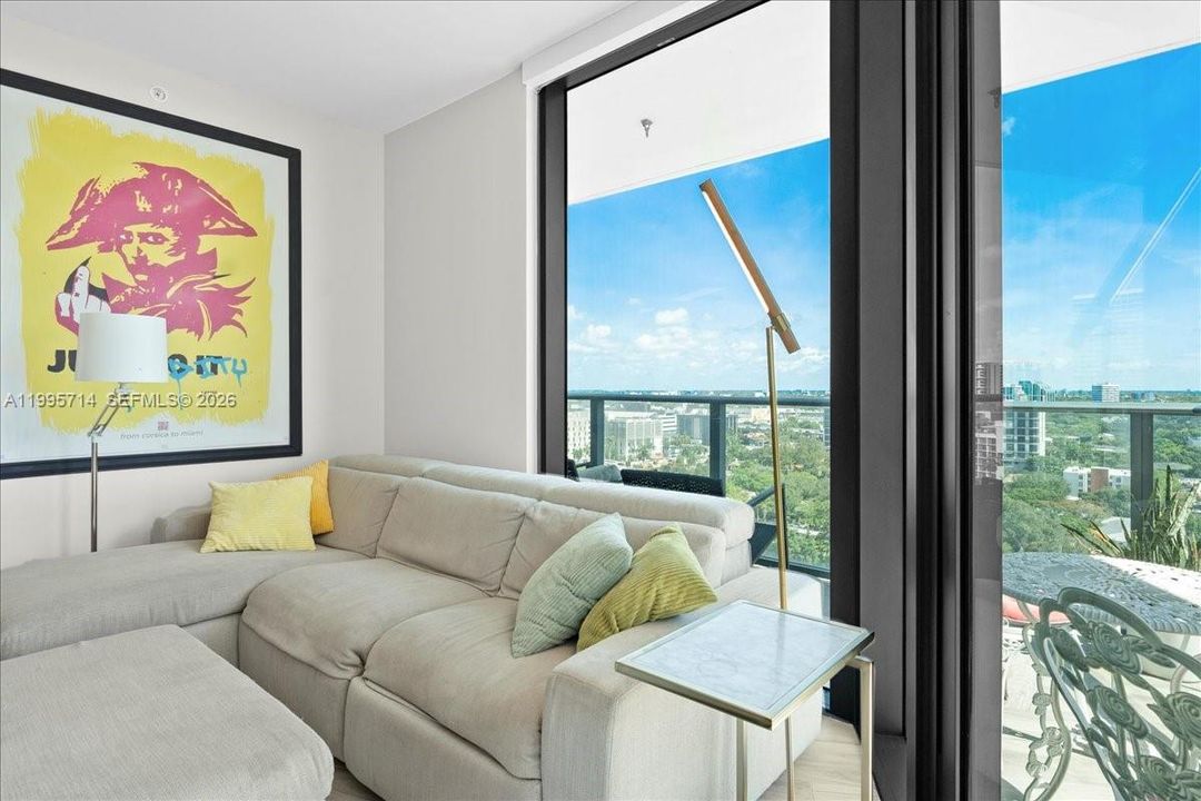En Venta: $819,000 (3 camas, 2 baños, 1110 Pies cuadrados)