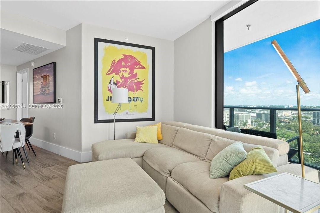 En Venta: $819,000 (3 camas, 2 baños, 1110 Pies cuadrados)
