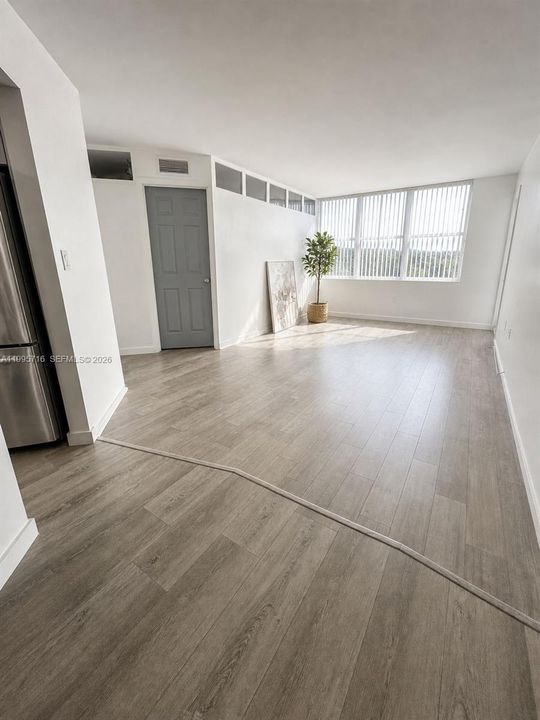 For Sale: $199,000 (1 beds, 1 baths, 873 Square Feet)