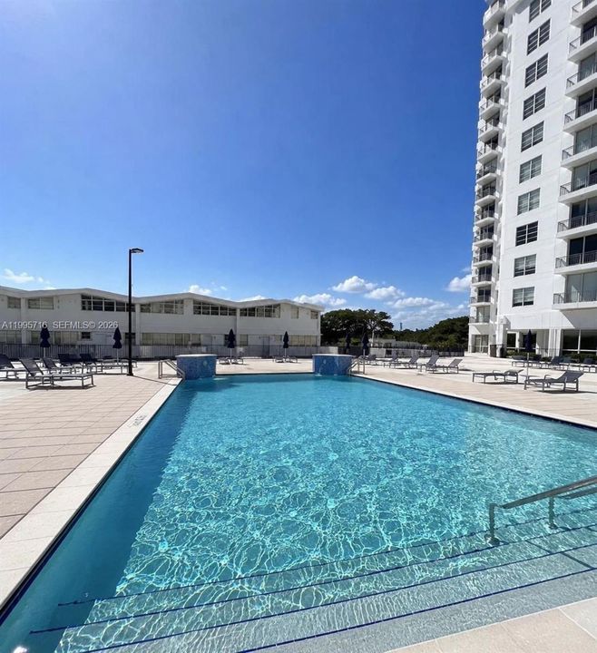For Sale: $199,000 (1 beds, 1 baths, 873 Square Feet)