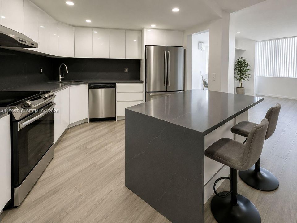 For Sale: $199,000 (1 beds, 1 baths, 873 Square Feet)