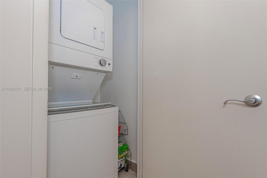 В аренду: $5,500 (1 спален, 1 ванн, 1008 Квадратных фут)