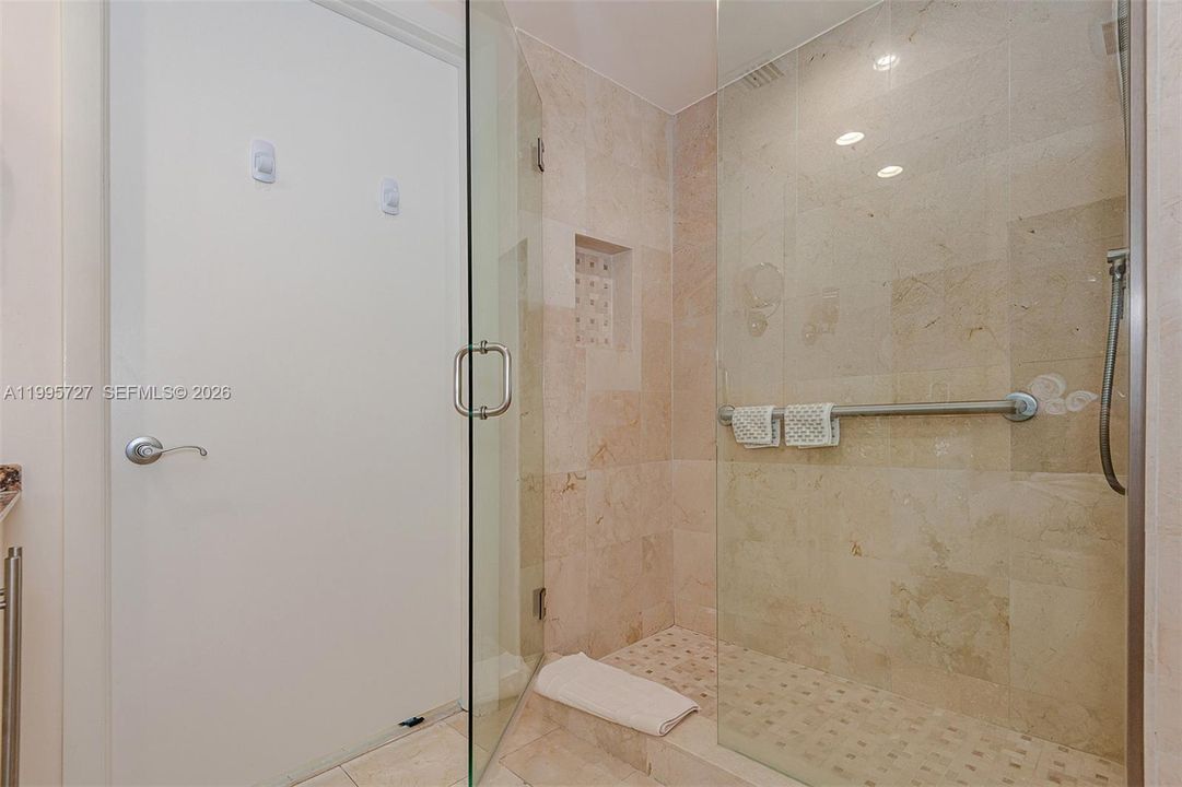 В аренду: $5,500 (1 спален, 1 ванн, 1008 Квадратных фут)