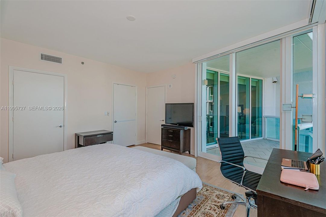 В аренду: $5,500 (1 спален, 1 ванн, 1008 Квадратных фут)