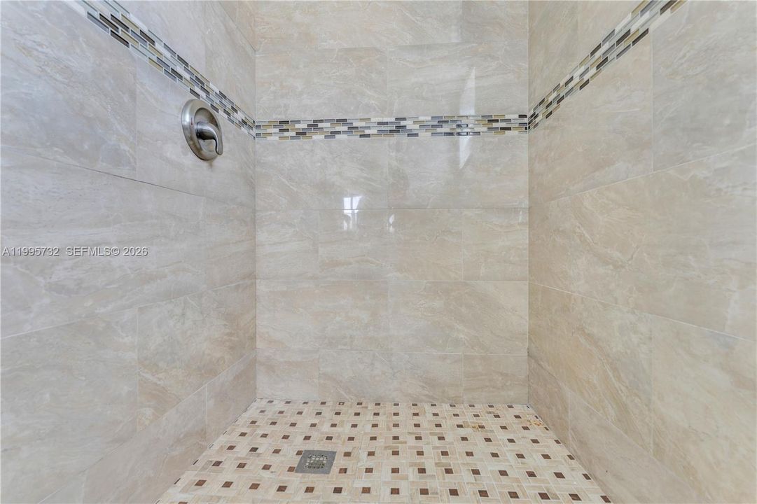 Под контрактом: $109,999 (2 спален, 2 ванн, 850 Квадратных фут)