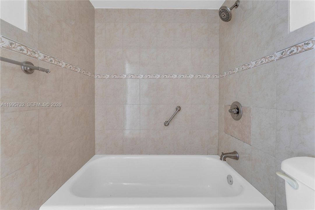 Под контрактом: $109,999 (2 спален, 2 ванн, 850 Квадратных фут)