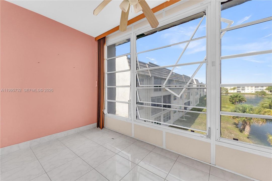 Под контрактом: $109,999 (2 спален, 2 ванн, 850 Квадратных фут)