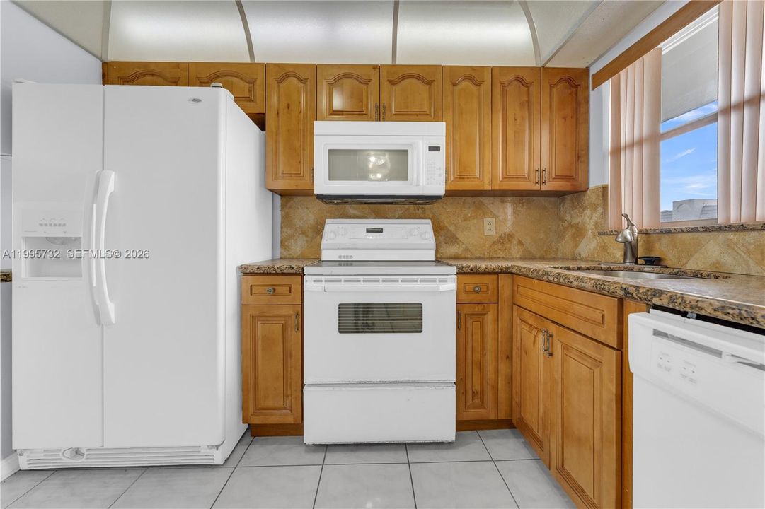 Под контрактом: $109,999 (2 спален, 2 ванн, 850 Квадратных фут)