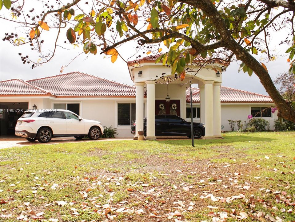 For Sale: $2,000,000 (5 beds, 3 baths, 3526 Square Feet)