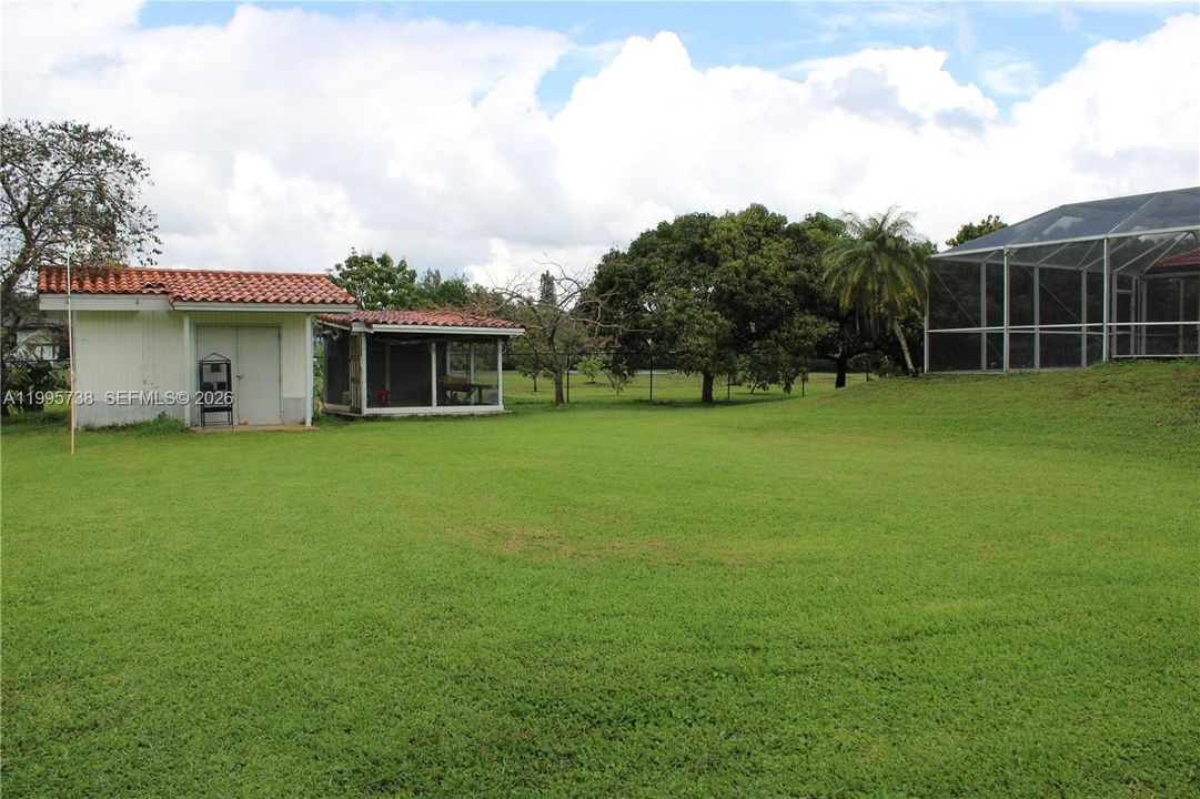For Sale: $2,000,000 (5 beds, 3 baths, 3526 Square Feet)