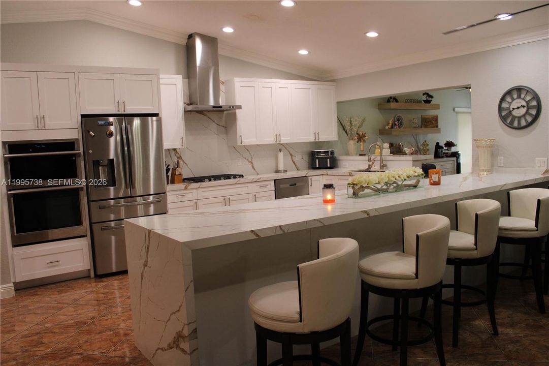 For Sale: $2,000,000 (5 beds, 3 baths, 3526 Square Feet)