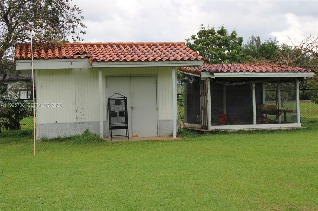 For Sale: $2,000,000 (5 beds, 3 baths, 3526 Square Feet)