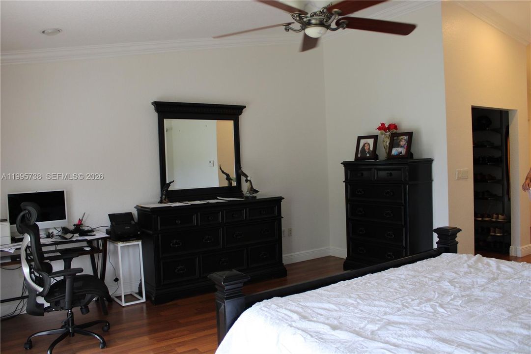 For Sale: $2,000,000 (5 beds, 3 baths, 3526 Square Feet)