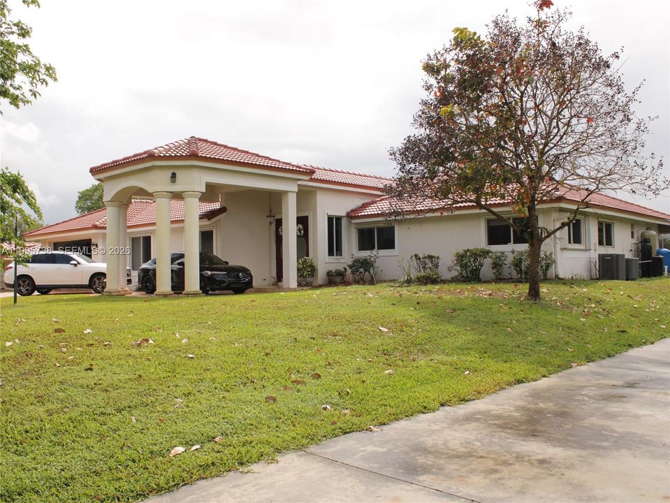For Sale: $2,000,000 (5 beds, 3 baths, 3526 Square Feet)