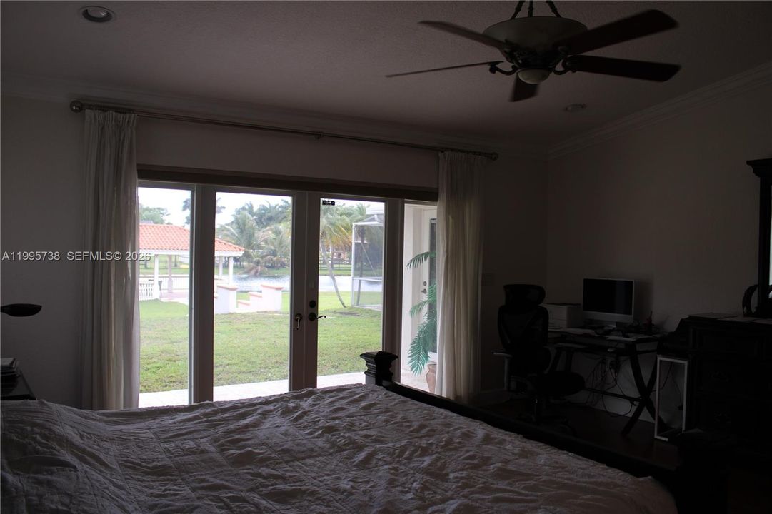 For Sale: $2,000,000 (5 beds, 3 baths, 3526 Square Feet)