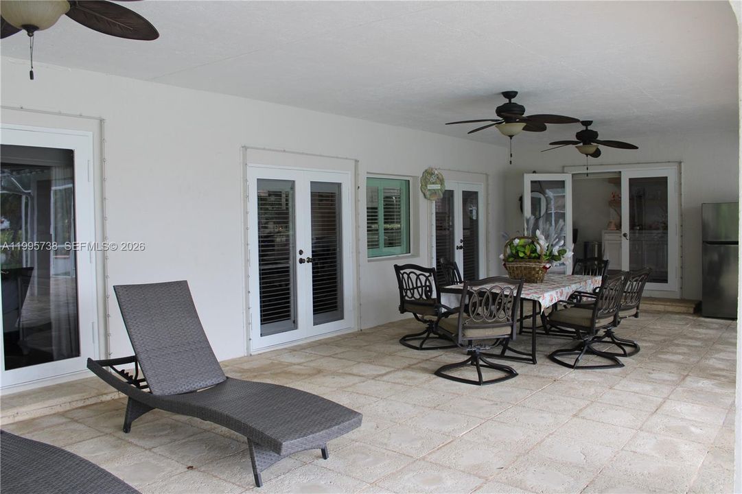 For Sale: $2,000,000 (5 beds, 3 baths, 3526 Square Feet)