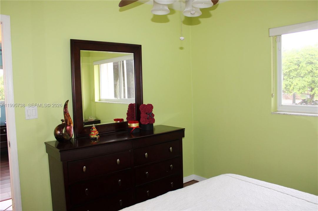 For Sale: $2,000,000 (5 beds, 3 baths, 3526 Square Feet)