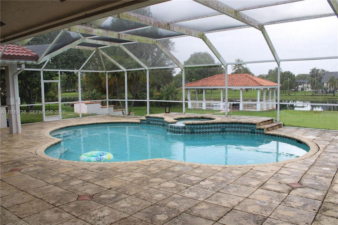 For Sale: $2,000,000 (5 beds, 3 baths, 3526 Square Feet)
