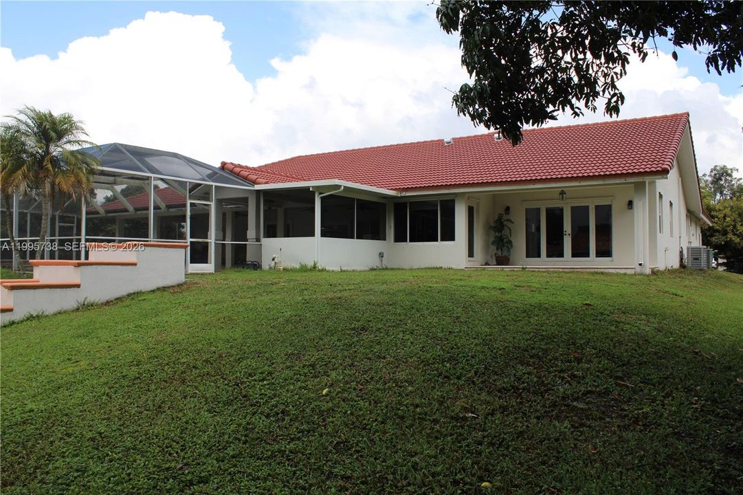 For Sale: $2,000,000 (5 beds, 3 baths, 3526 Square Feet)