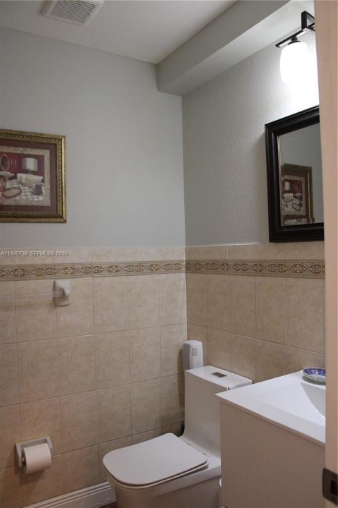For Sale: $2,000,000 (5 beds, 3 baths, 3526 Square Feet)