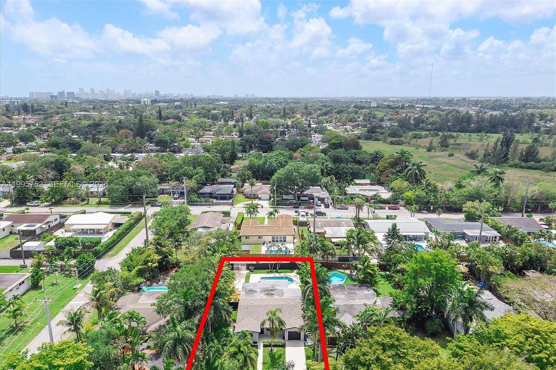 Недавно продано: $750,000 (3 спален, 2 ванн, 1725 Квадратных фут)
