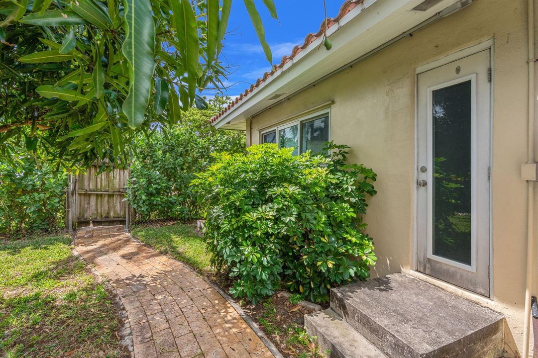 13-web-or-mls-2625 NE 29th St Fort Laude