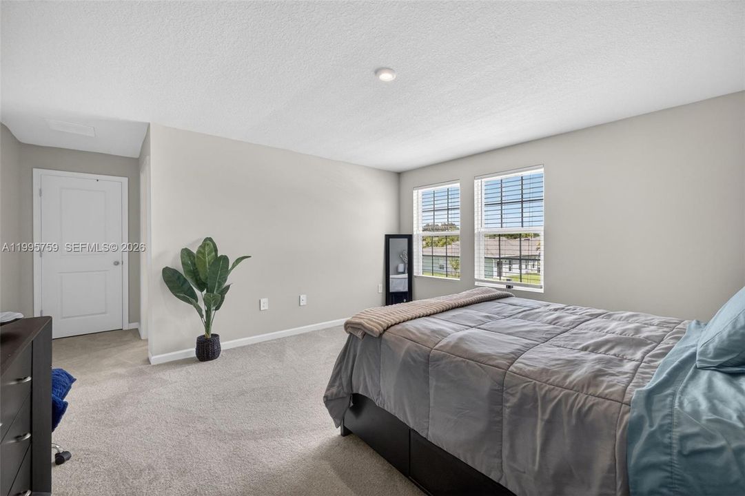 For Rent: $3,000 (4 beds, 2 baths, 2195 Square Feet)