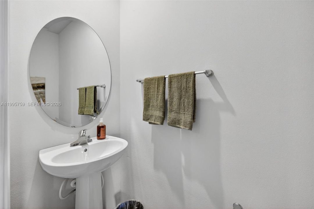 For Rent: $3,000 (4 beds, 2 baths, 2195 Square Feet)
