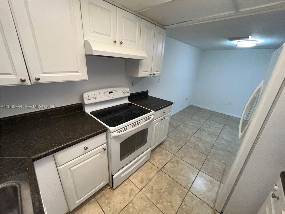 For Sale: $160,000 (2 beds, 2 baths, 880 Square Feet)
