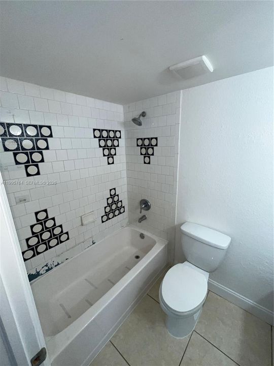 For Sale: $160,000 (2 beds, 2 baths, 880 Square Feet)