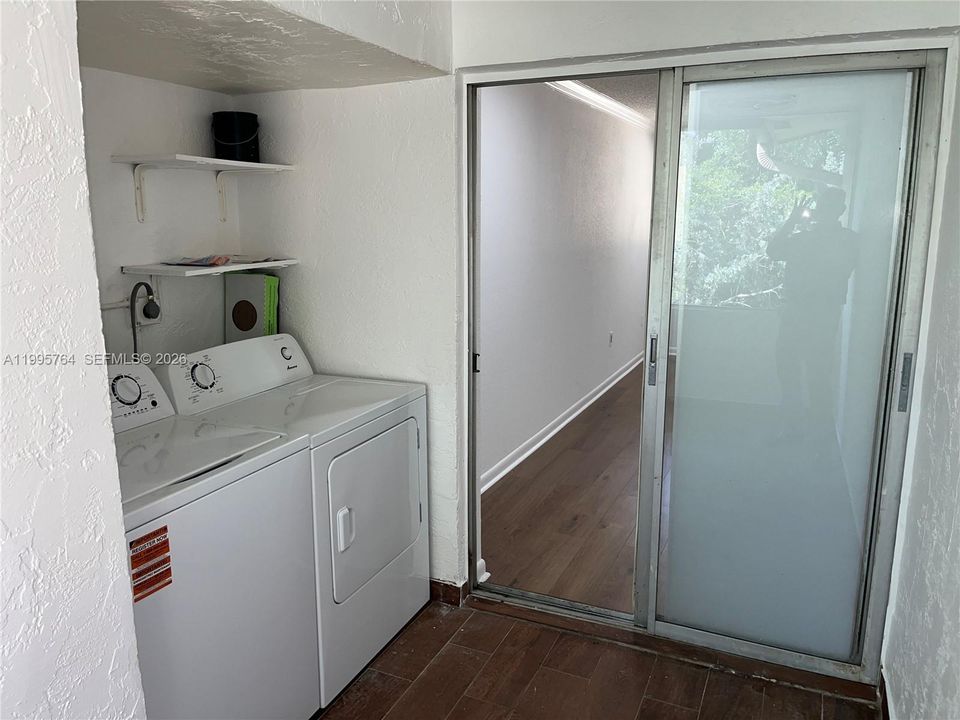 For Sale: $160,000 (2 beds, 2 baths, 880 Square Feet)