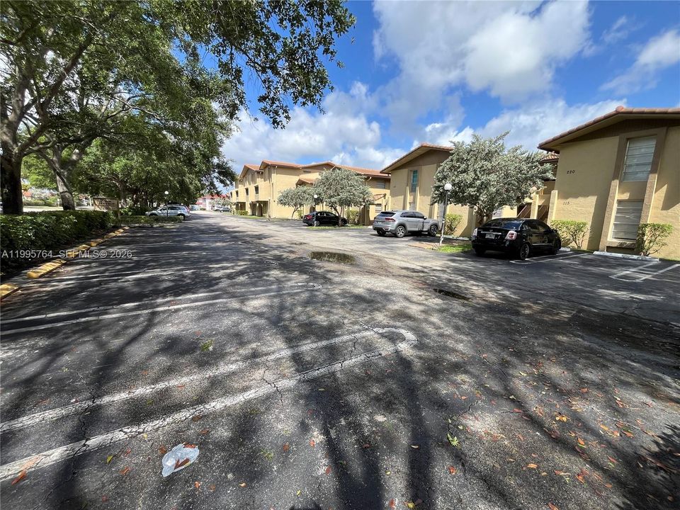 For Sale: $160,000 (2 beds, 2 baths, 880 Square Feet)