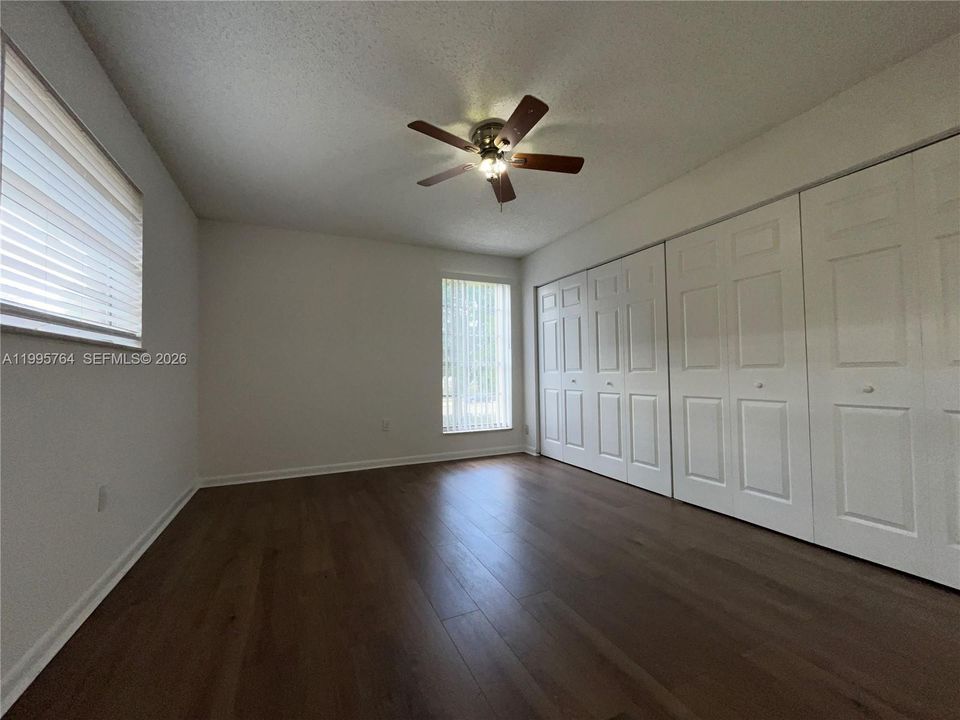 For Sale: $160,000 (2 beds, 2 baths, 880 Square Feet)