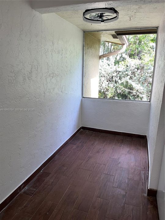 For Sale: $160,000 (2 beds, 2 baths, 880 Square Feet)