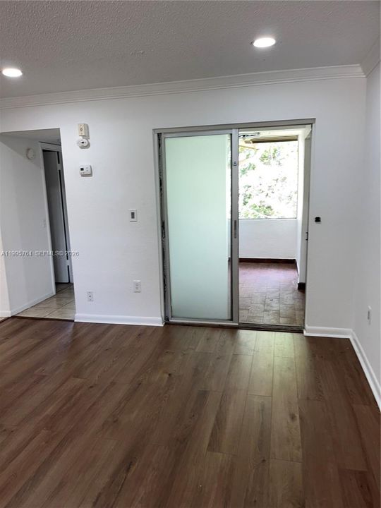 For Sale: $160,000 (2 beds, 2 baths, 880 Square Feet)