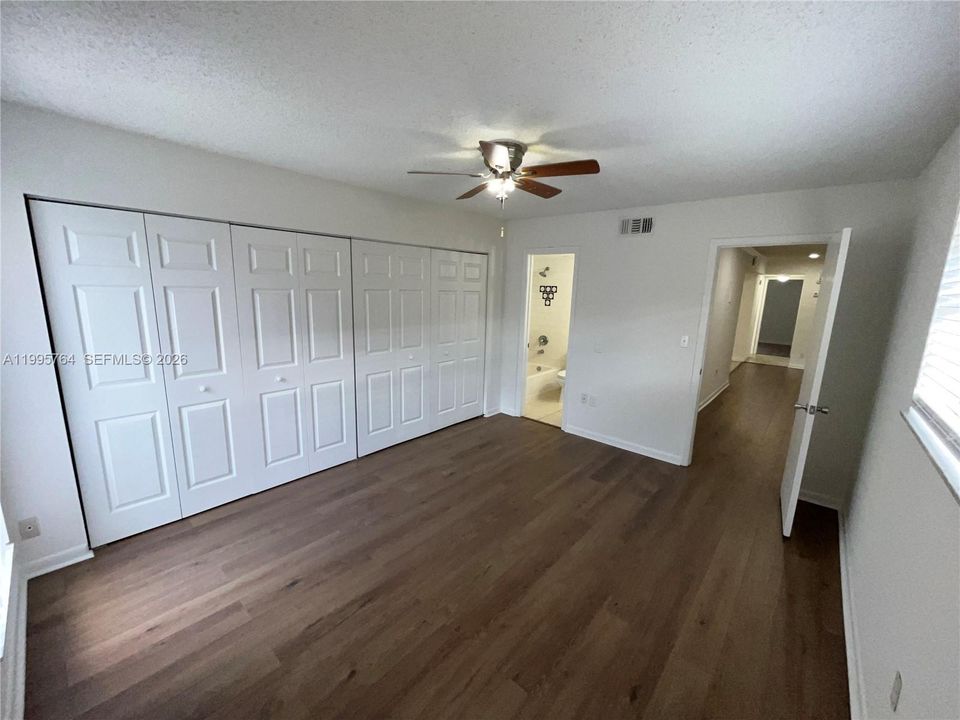 For Sale: $160,000 (2 beds, 2 baths, 880 Square Feet)
